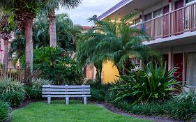 Red Roof Inn Plus+ & Suites Naples Downtown-5Th Ave S